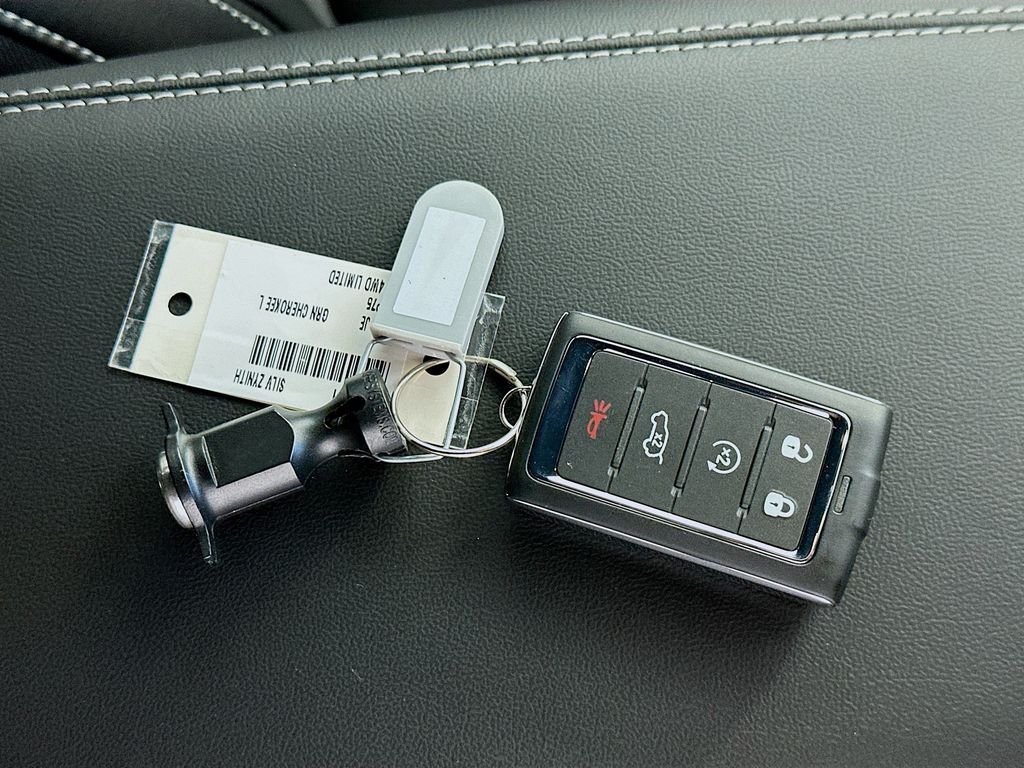 JeepGrand Cherokee L20