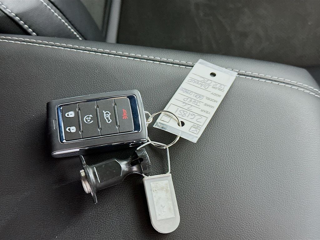 JeepGrand Cherokee L20