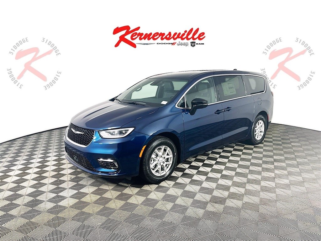 2025 Chrysler Pacifica photo 3