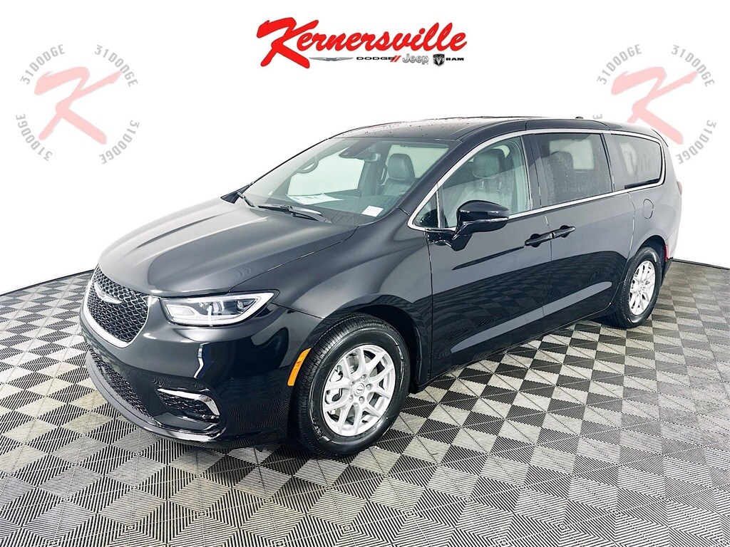 2026 Chrysler Pacifica photo 3