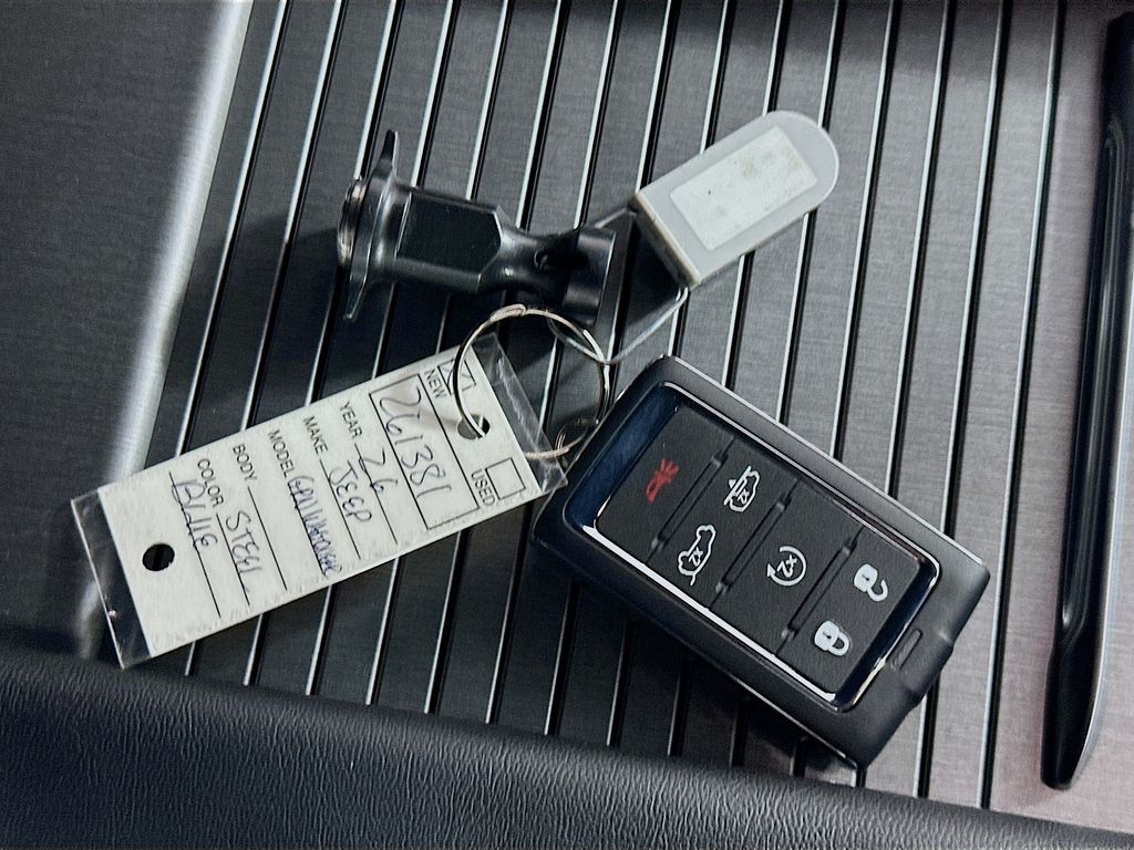 JeepGrand Wagoneer20