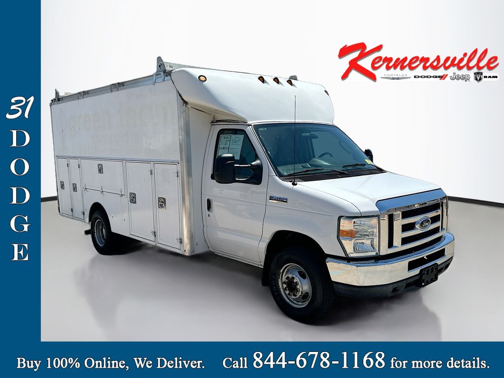 2015 Ford E-Series DRW E-450 Super Duty 158 in WB's photo