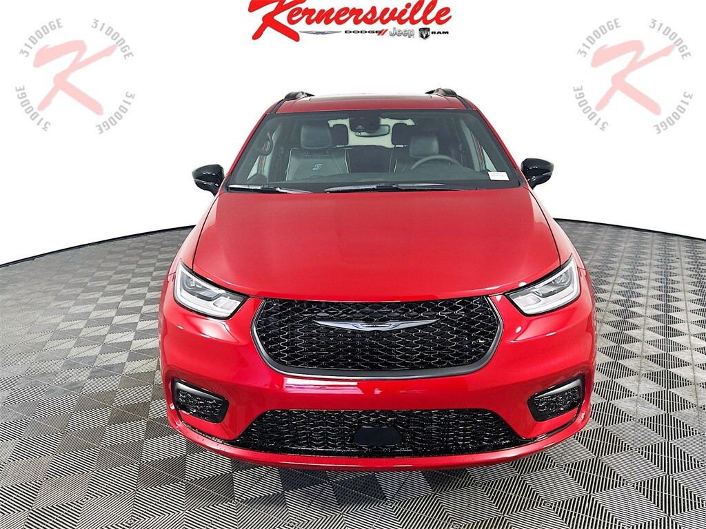 2026 Chrysler Pacifica Limited photo 2
