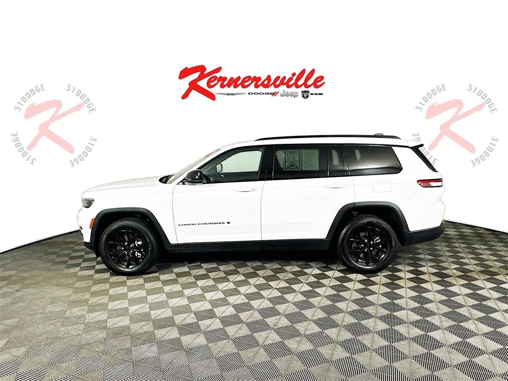 2024 Jeep Grand Cherokee Altitude photo 3
