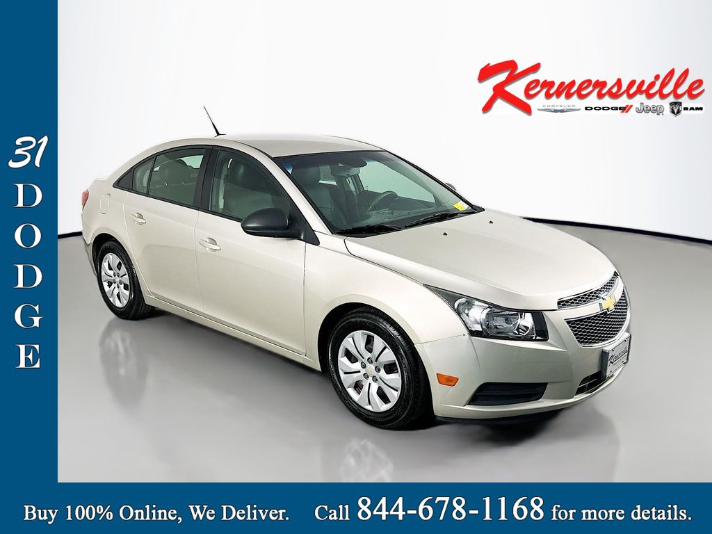 2013 Chevrolet Cruze LS Auto's photo