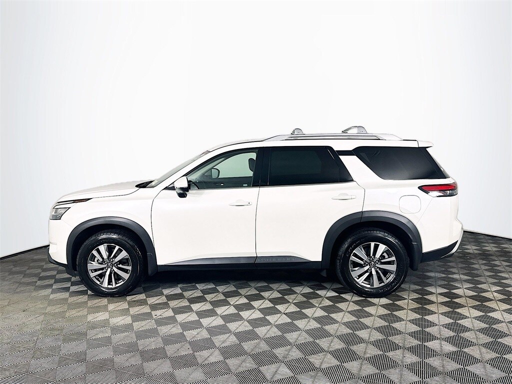 2023 Nissan Pathfinder SL photo 4