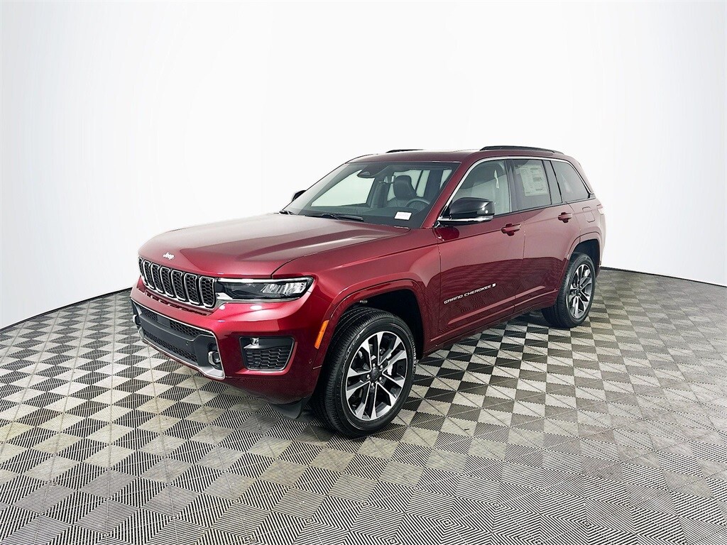 2025 Jeep Grand Cherokee Overland photo 3