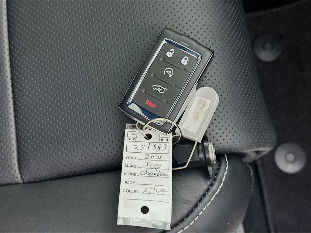 JeepGrand Cherokee L20