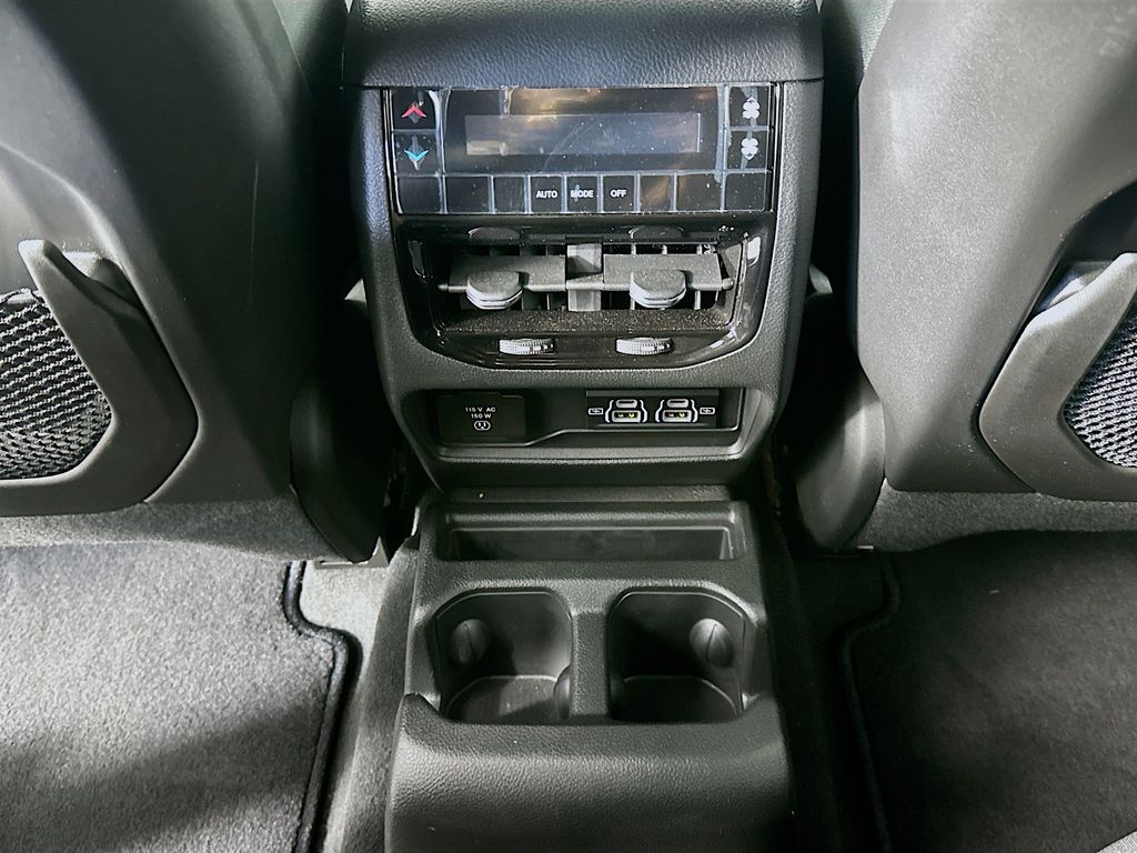 JeepGrand Cherokee L22