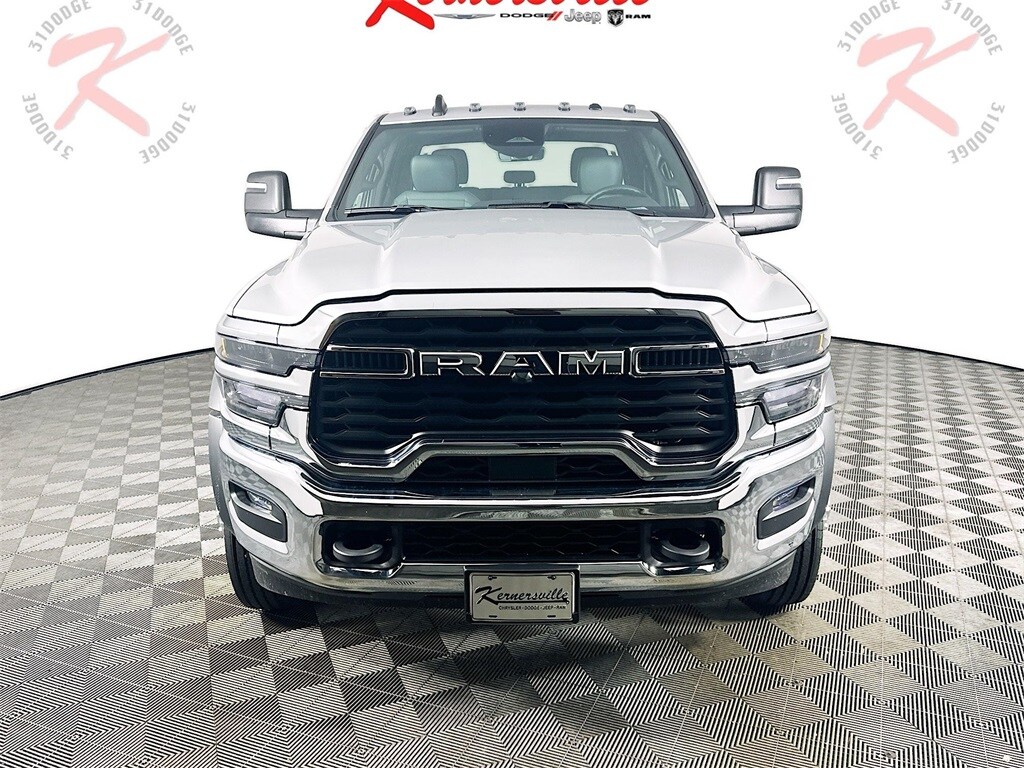 2025 Ram 5500 Tradesman photo 2