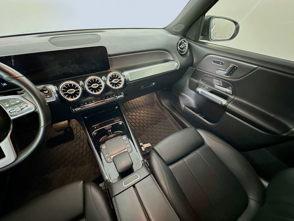 Mercedes-BenzGLB11