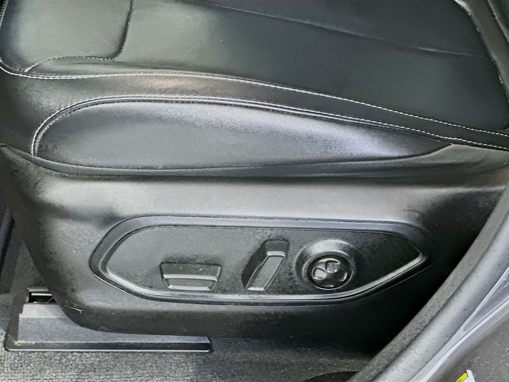 JeepGrand Cherokee L22
