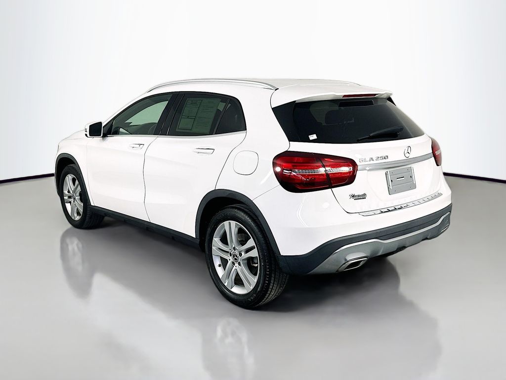 Mercedes-BenzGLA5