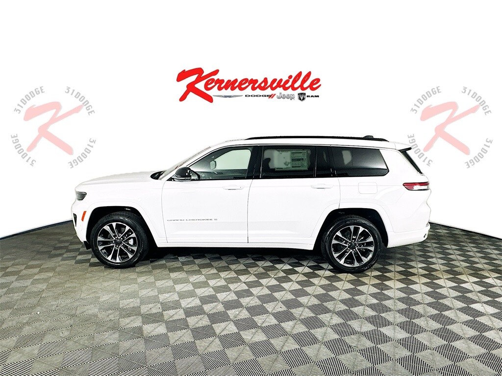 2025 Jeep Grand Cherokee Overland photo 3