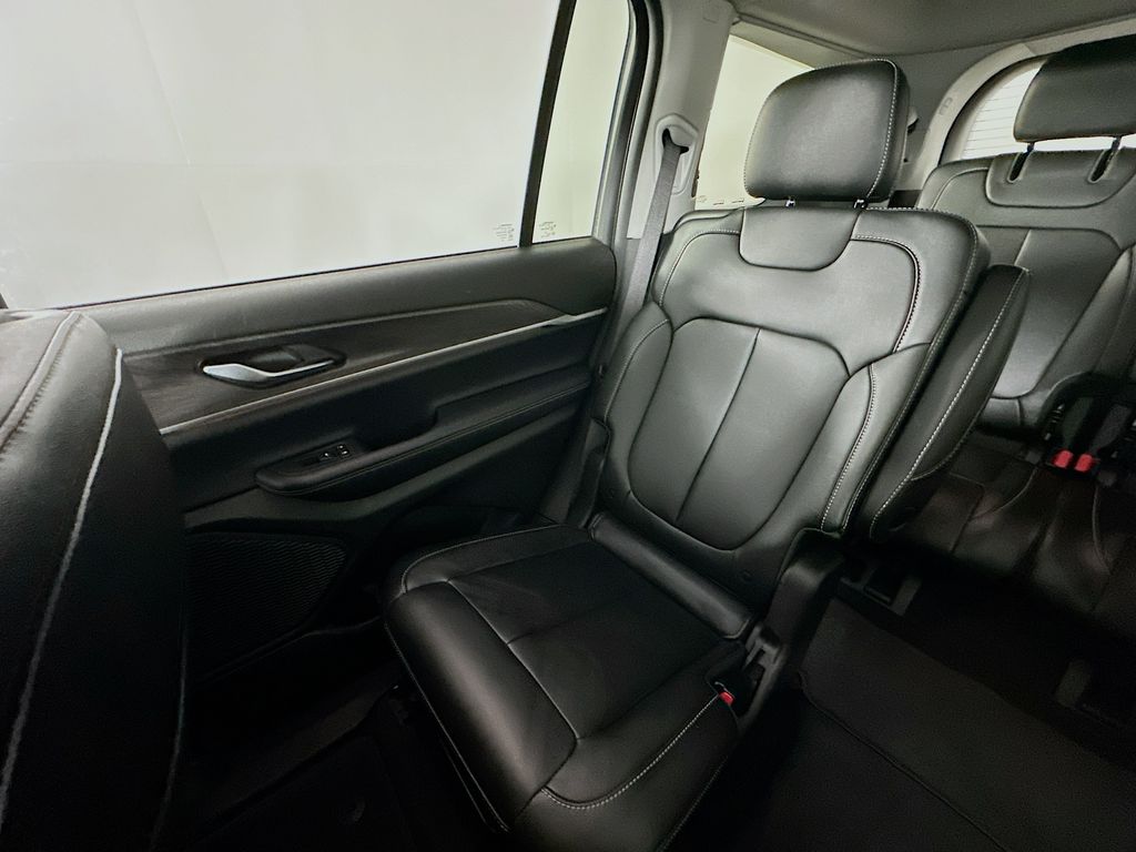 JeepGrand Cherokee L12
