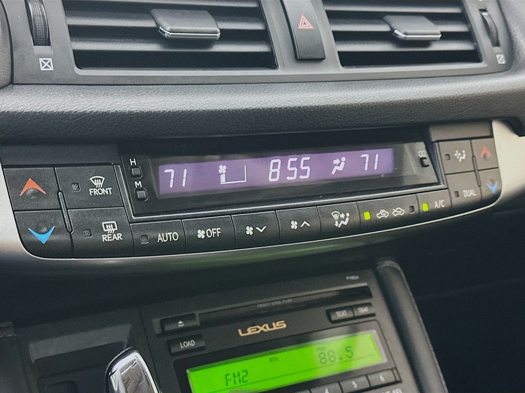 LexusCT18