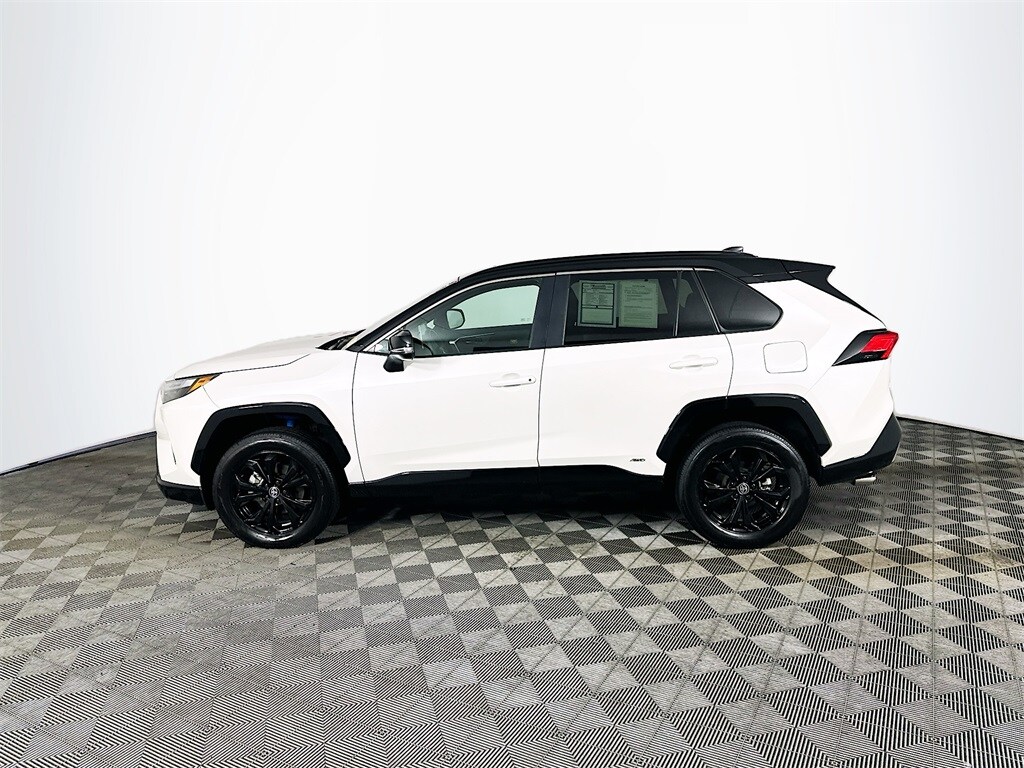 2022 Toyota RAV4 Hybrid XSE photo 4