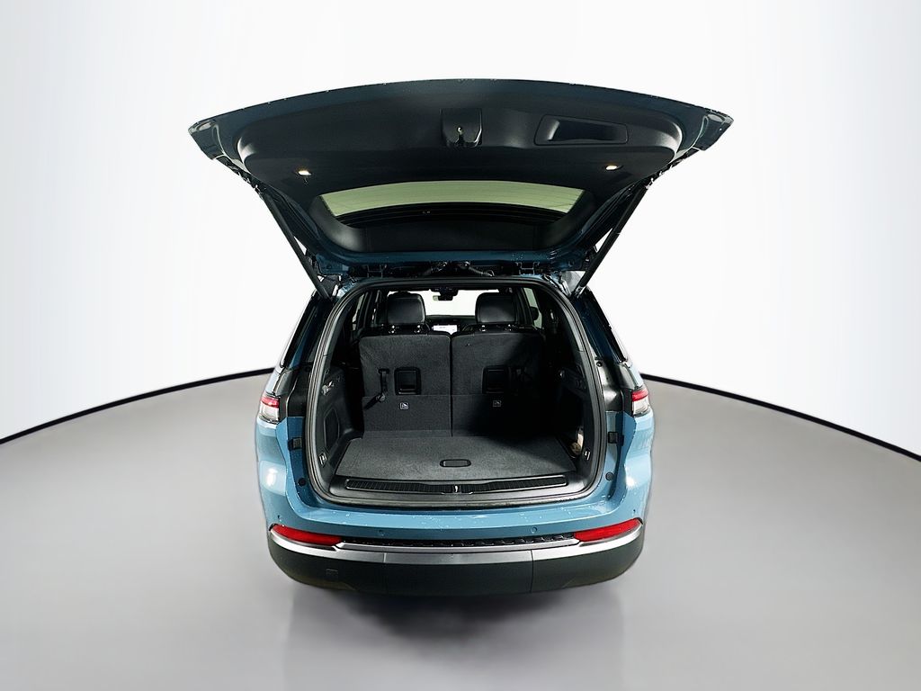 JeepGrand Cherokee L16