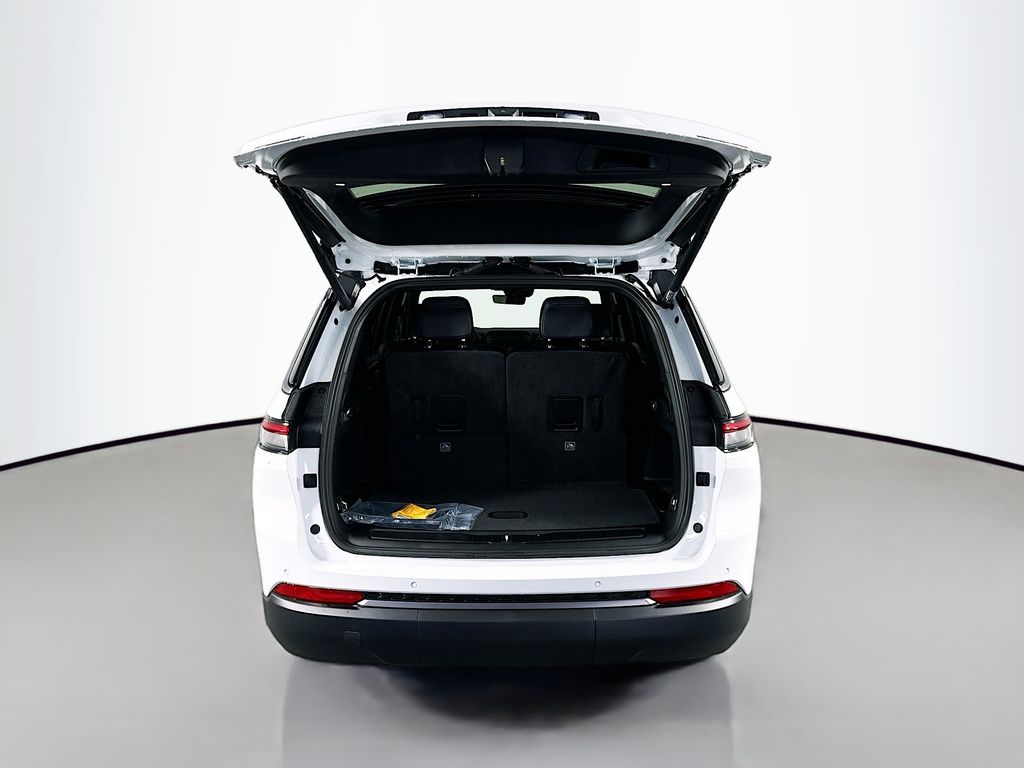 JeepGrand Cherokee L16