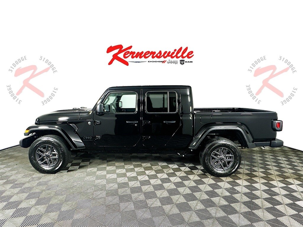 New 2025 Jeep Gladiator Sport S Truck Crew Cab