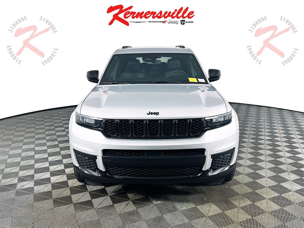 2024 Jeep Grand Cherokee Altitude photo 2