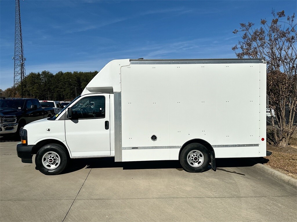 2022 Gmc Savana Cutaway 3500 Base photo 4