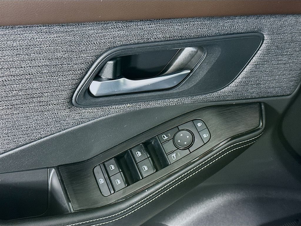 NissanRogue24