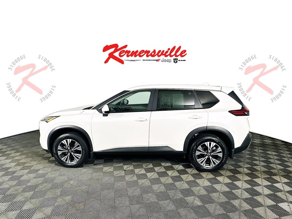 2023 Nissan Rogue SV photo 3