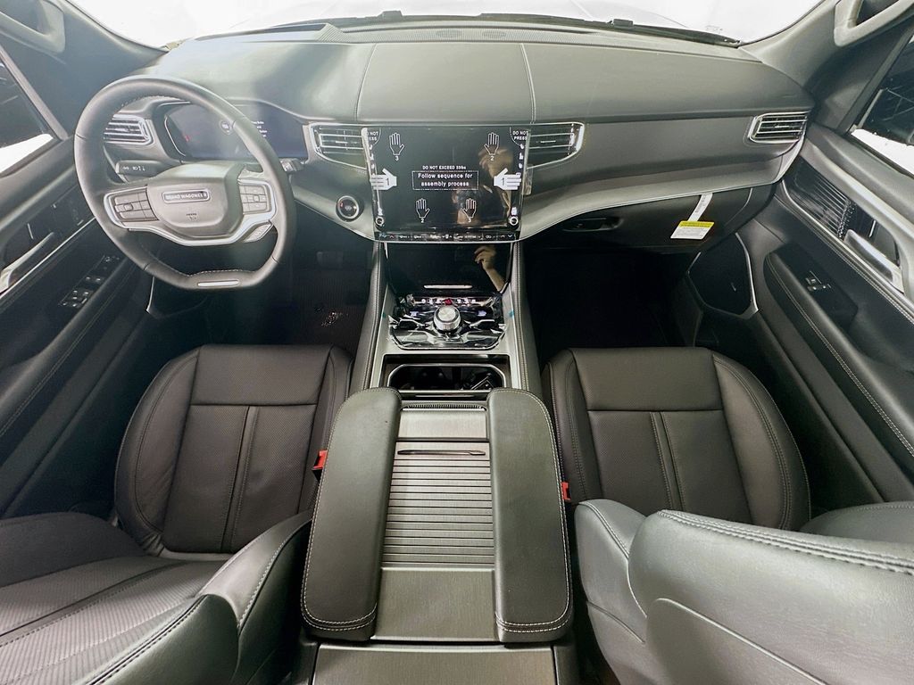 JeepGrand Wagoneer9