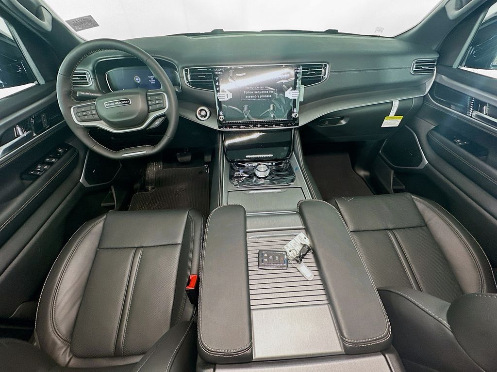 JeepGrand Wagoneer9