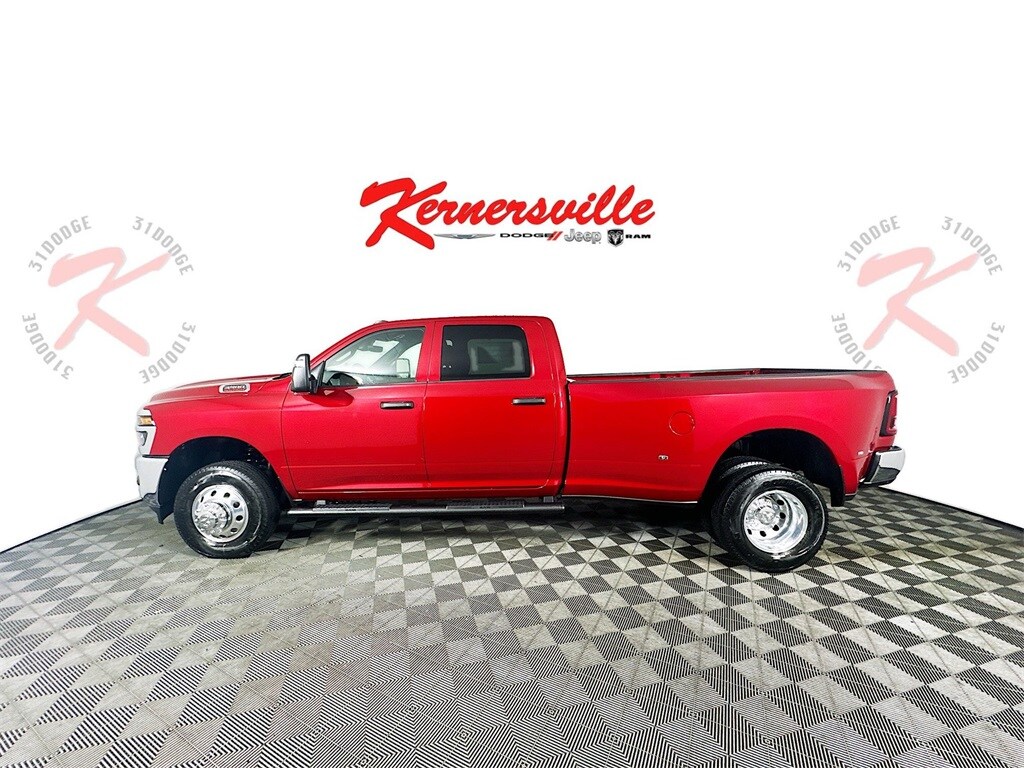 2025 Ram 3500 Tradesman photo 3