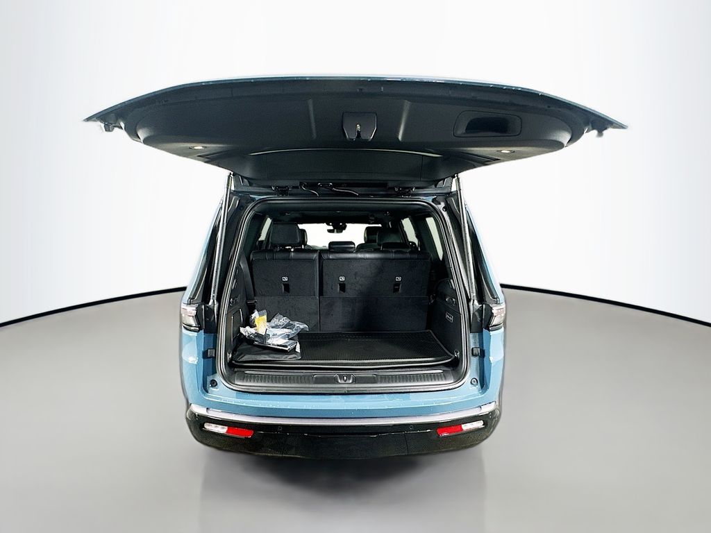 JeepGrand Wagoneer16