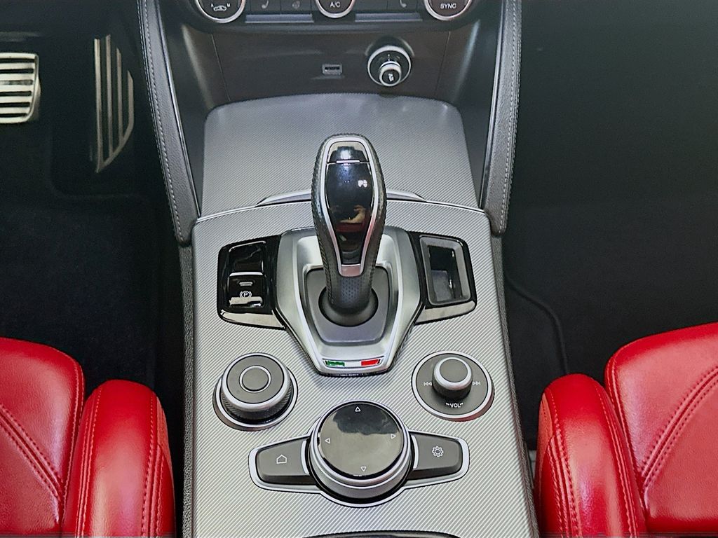Alfa RomeoStelvio16