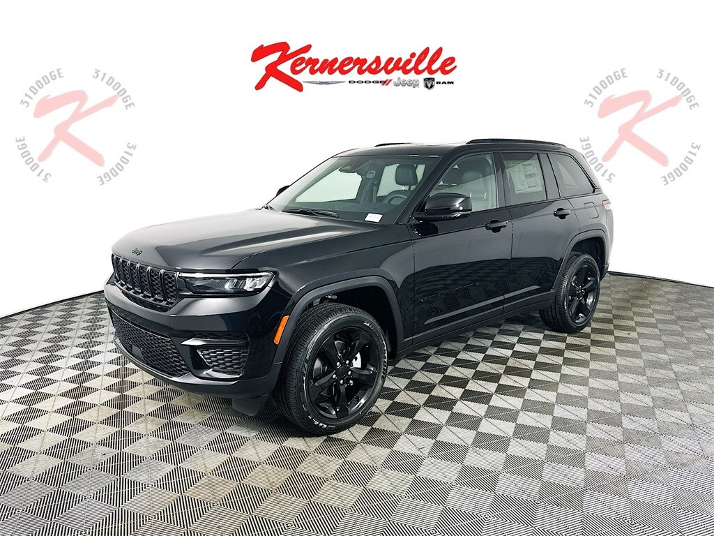 2025 Jeep Grand Cherokee Laredo Altitude photo 3