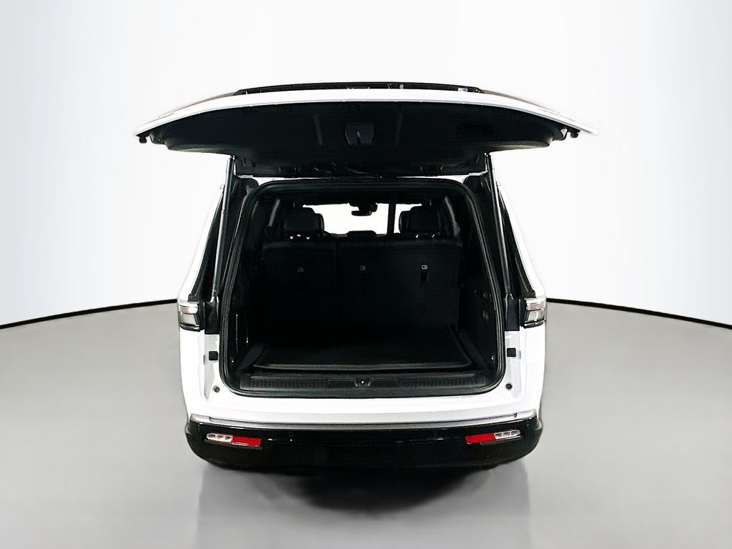 JeepGrand Wagoneer L16