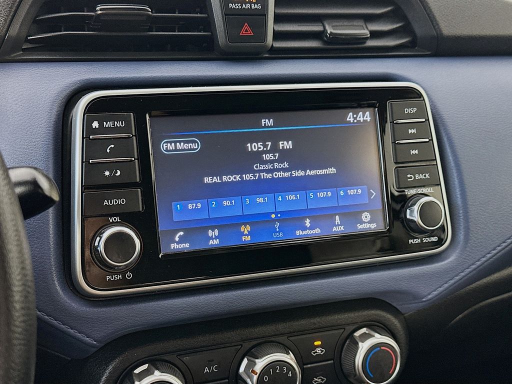NissanVersa17
