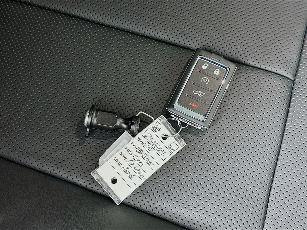 JeepGrand Cherokee L20
