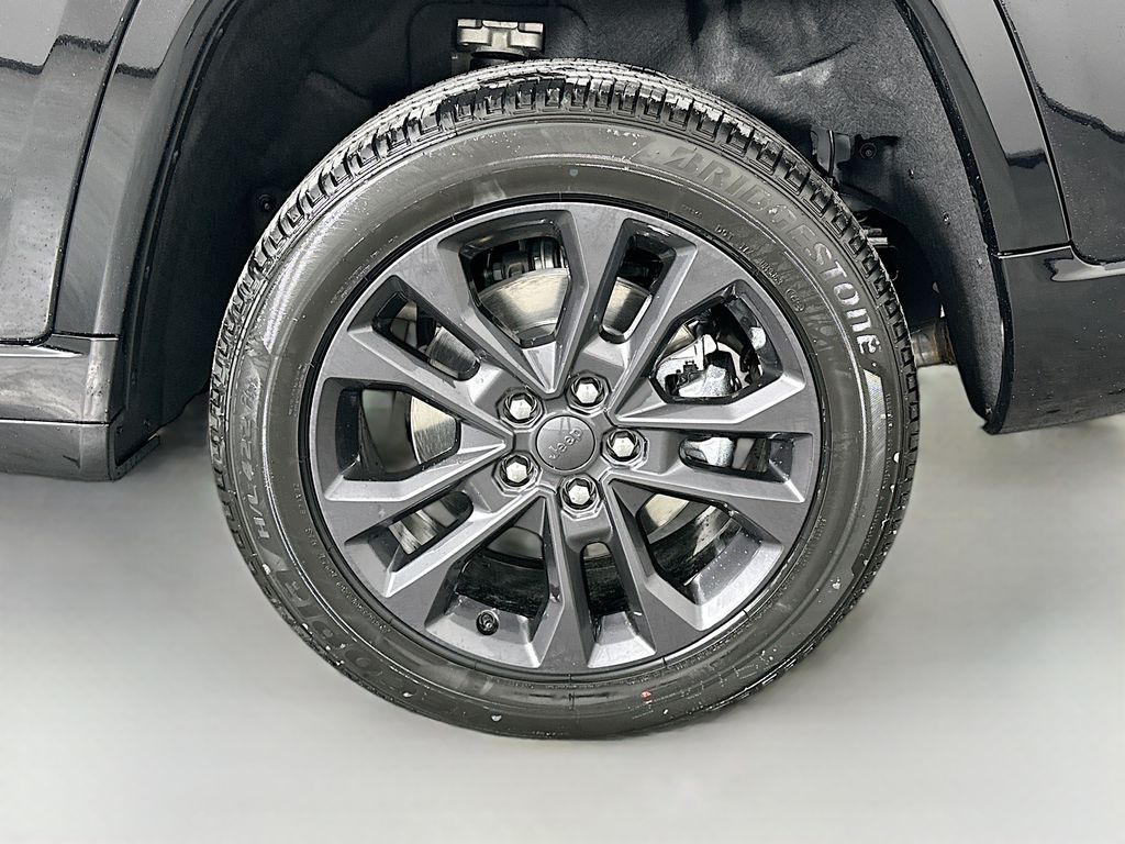 JeepGrand Cherokee L17