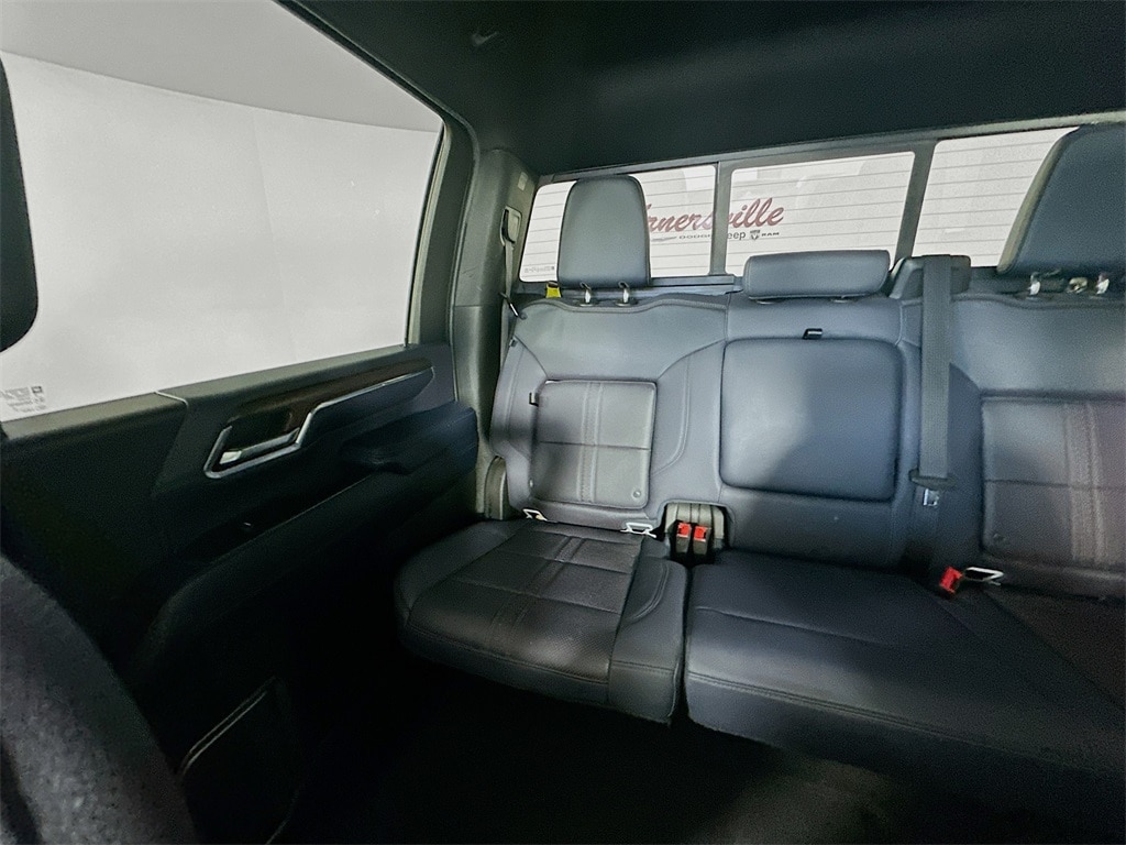 ChevroletSilverado 3500HD12