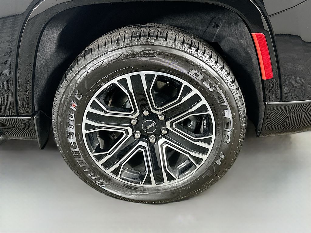 JeepGrand Wagoneer L17