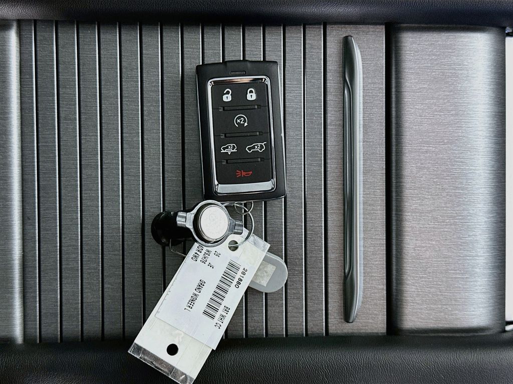 JeepGrand Wagoneer L20