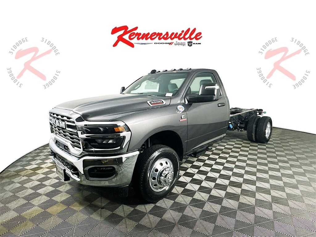 2025 Ram 3500 Tradesman photo 3