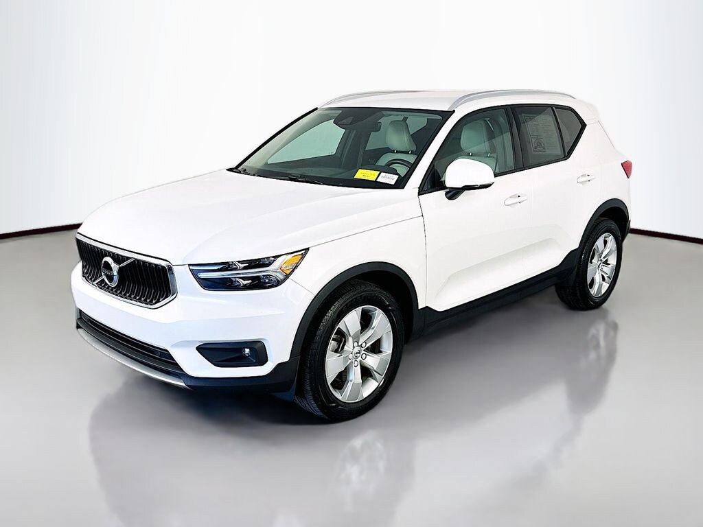 Used 2021 Volvo XC40 Momentum SUV