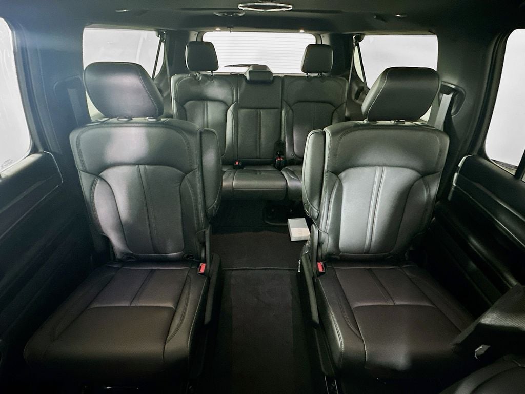 JeepGrand Wagoneer L10