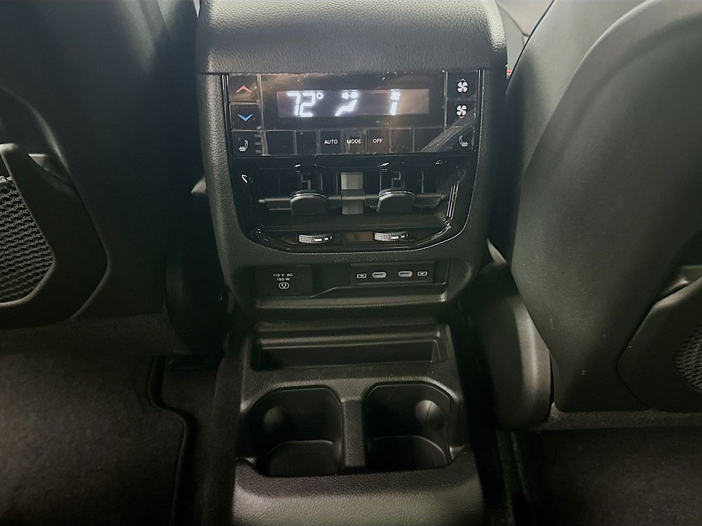 JeepGrand Cherokee L20