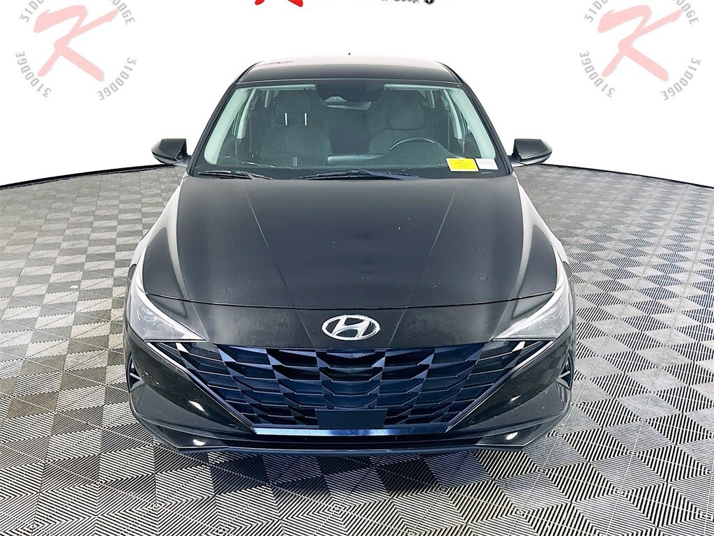 2022 Hyundai Elantra SEL Convenience photo 2
