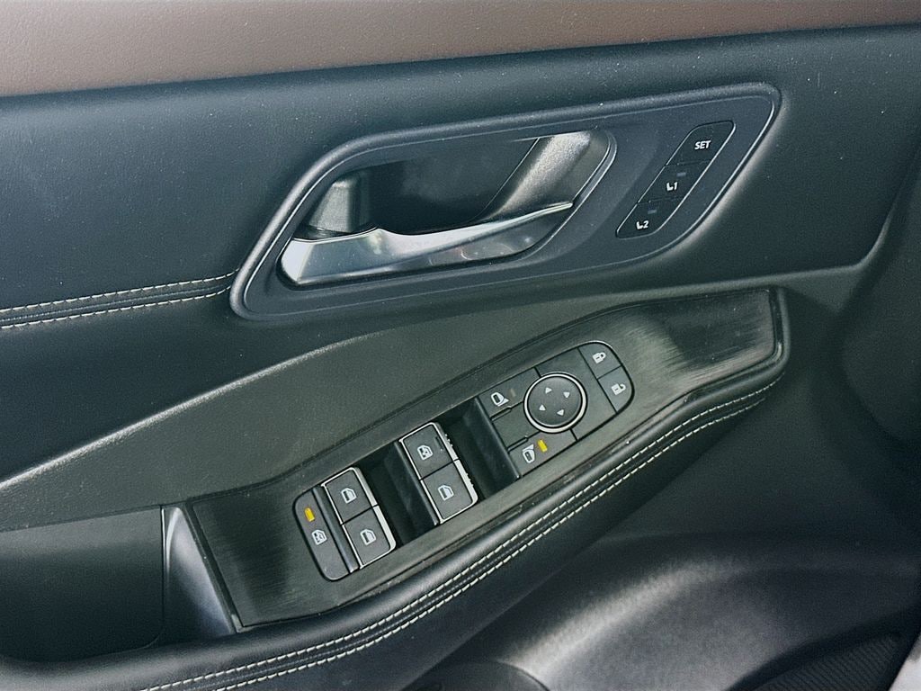 NissanRogue24