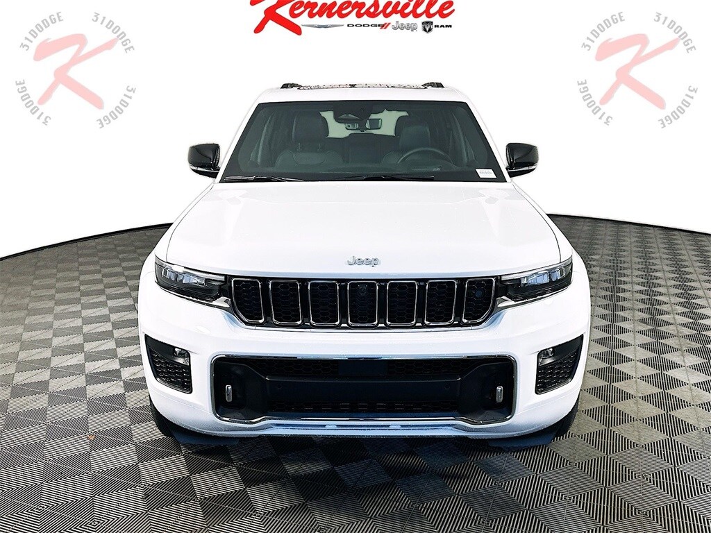 2025 Jeep Grand Cherokee Overland photo 2