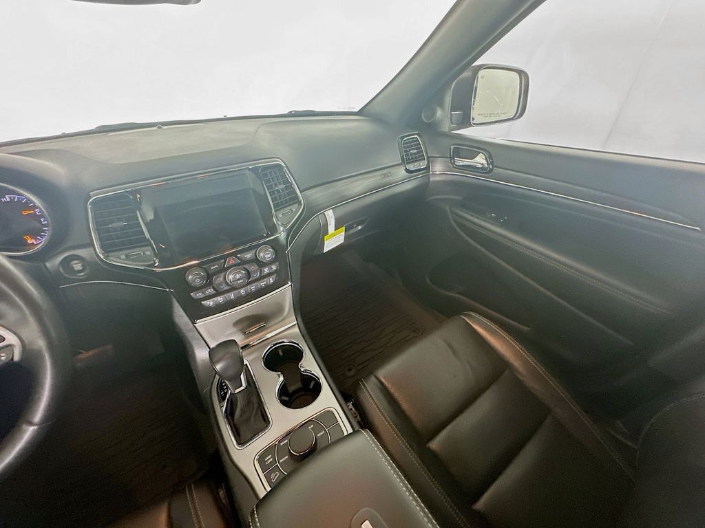 JeepGrand Cherokee11