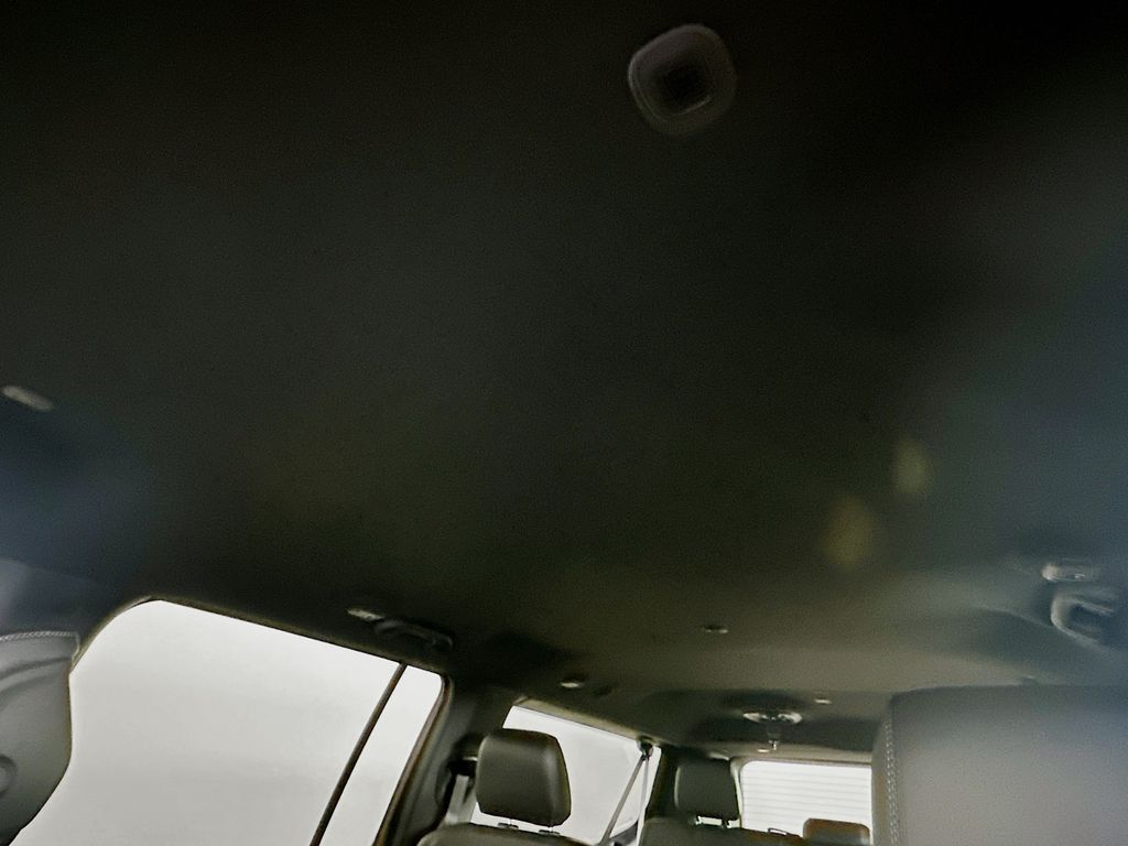 JeepGrand Wagoneer L14